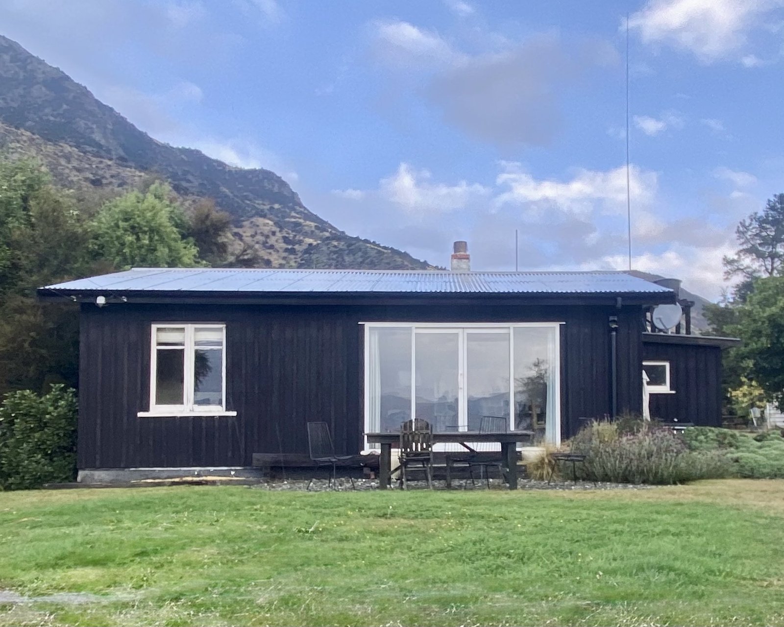 The Black Shack full exterior view, Lake Hawea