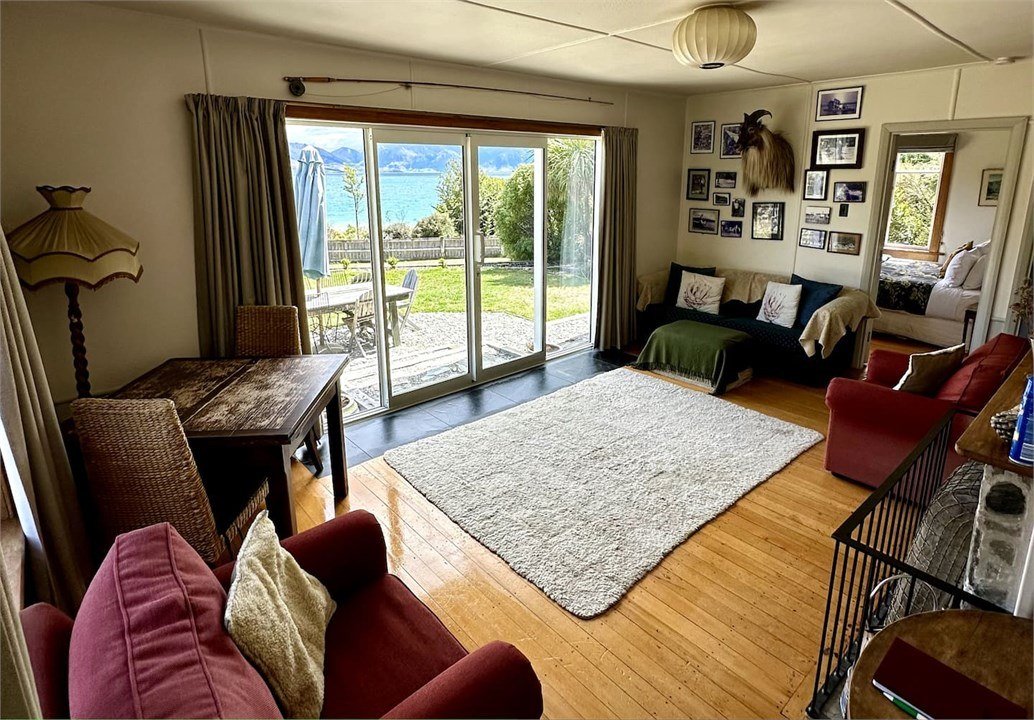 Living room with Lake Hawea view, The Black Shack