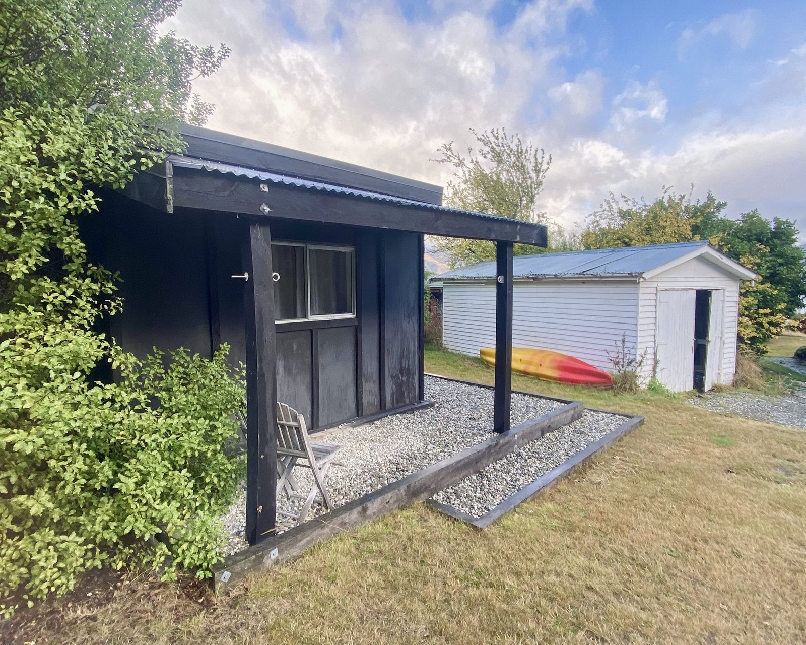Sleep-out exterior at The Black Shack, Lake Hawea